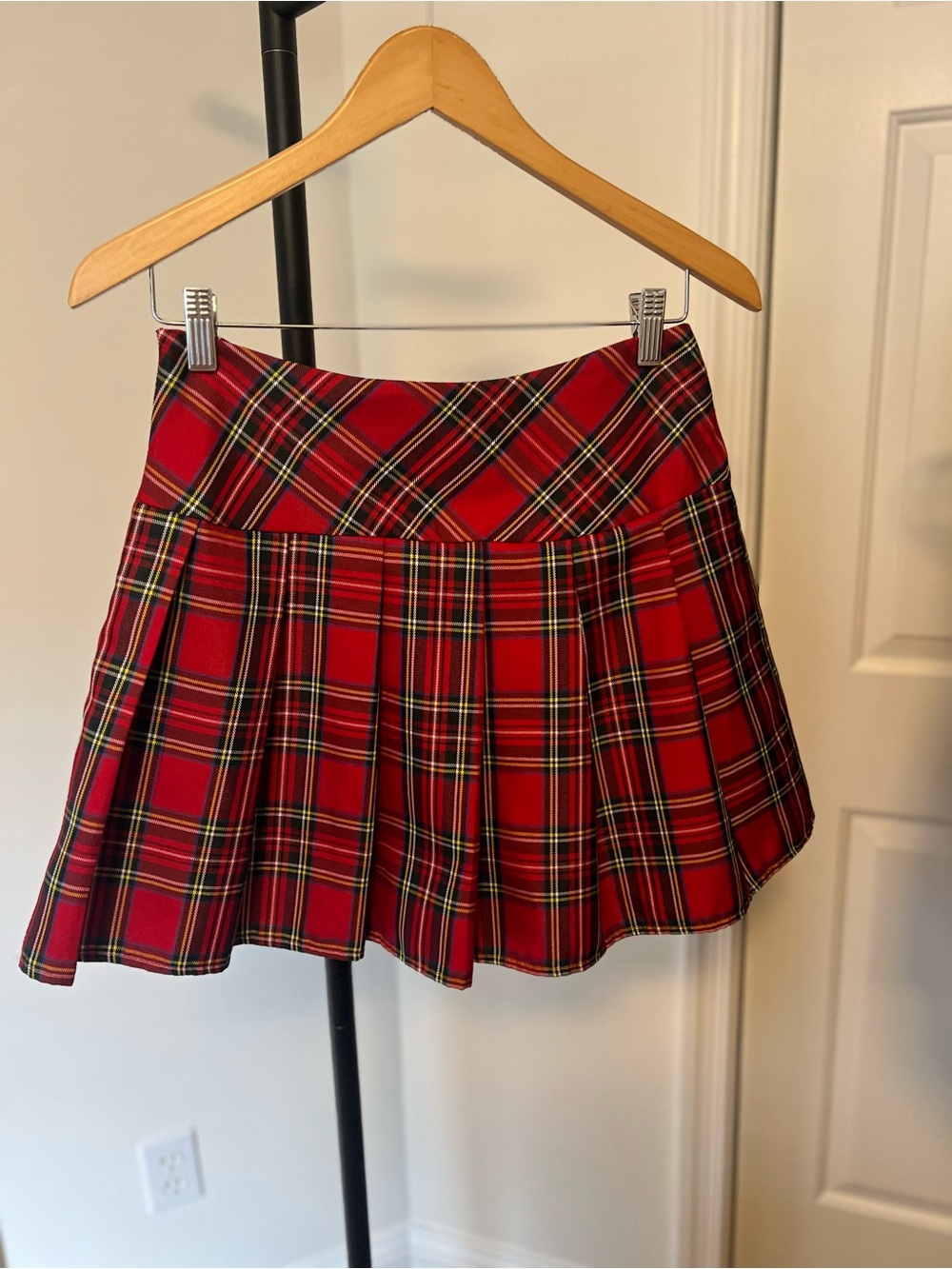 ❤️ Red Plaid Pleated Mini Skirt ❤️  
Size Medium | EUC - Picture 2 of 8